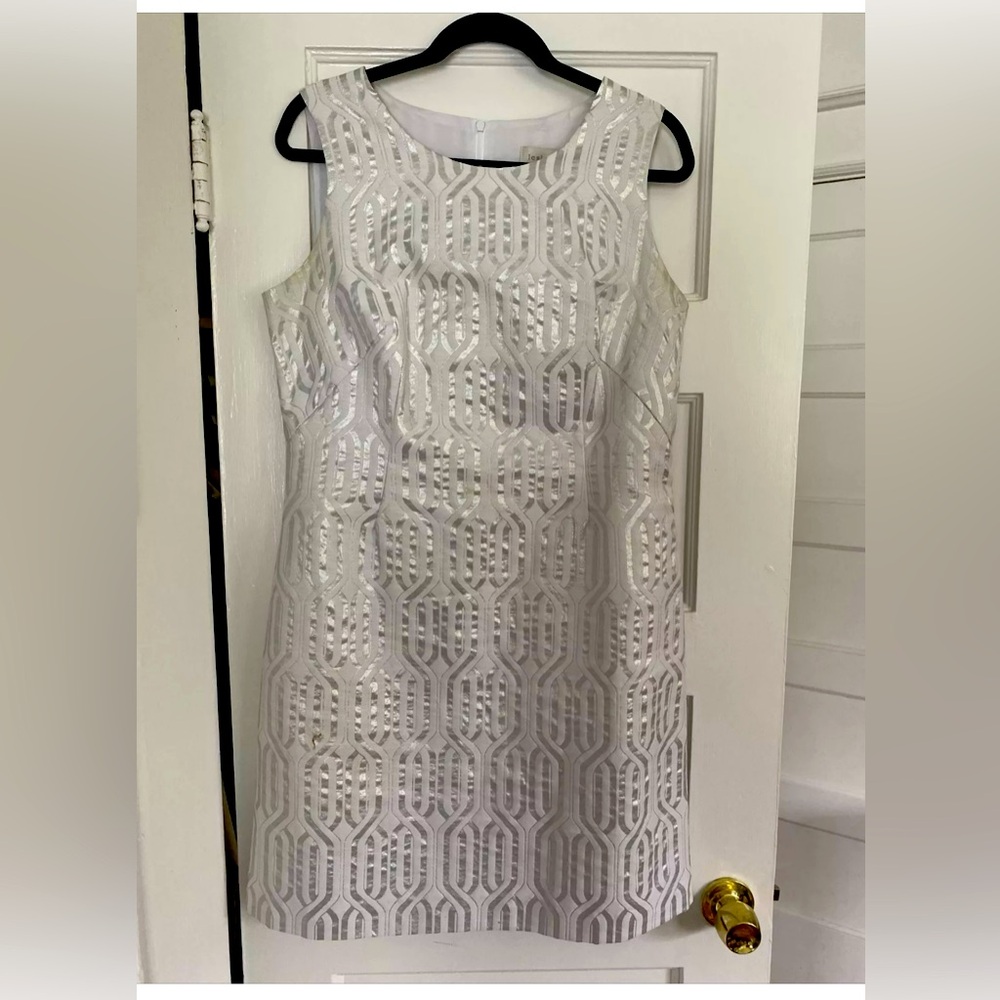 Lesley Evers Geometric Sleeveless Silver Metallic and White Gorgeous Dress